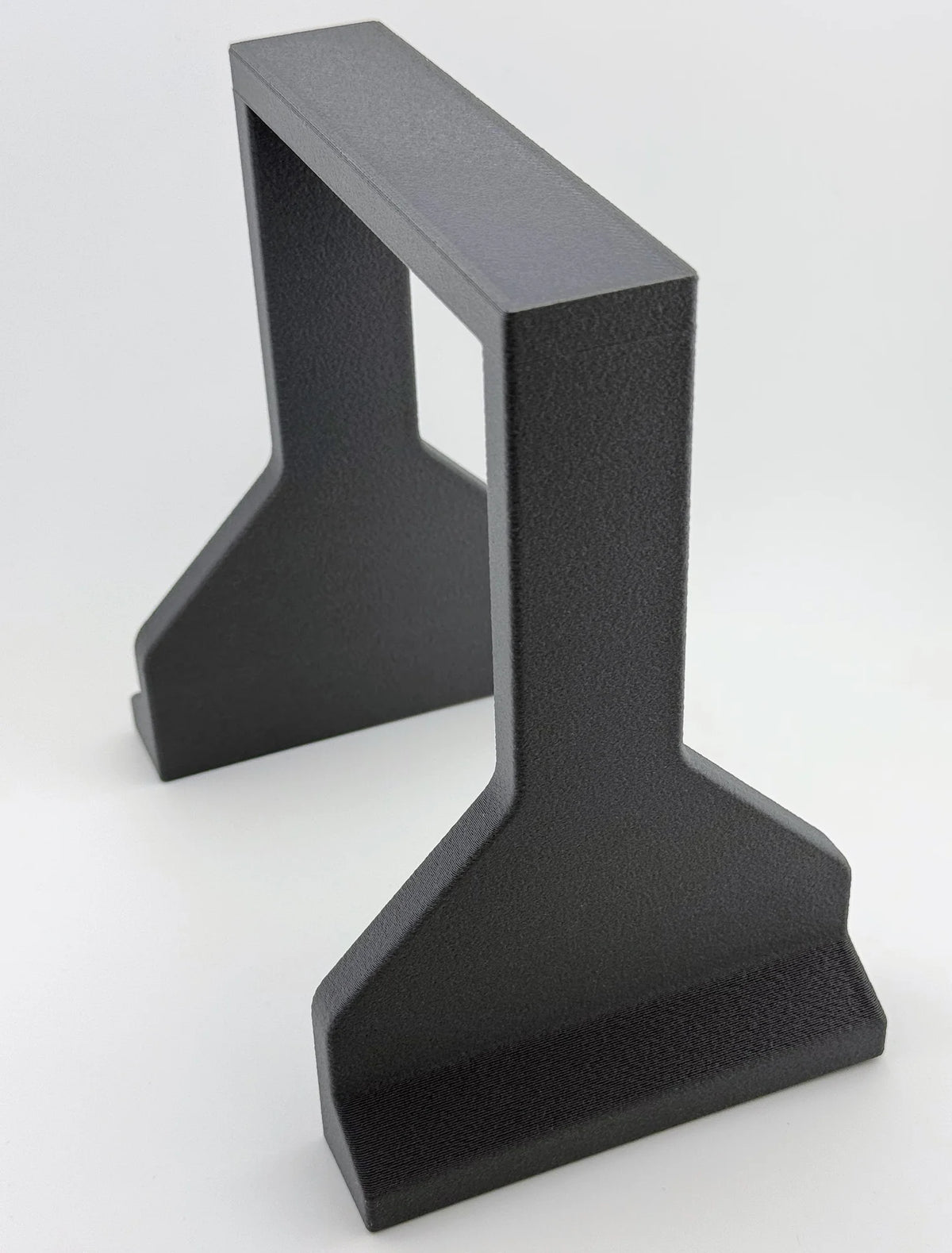 Braille G30 battery hold-down, angled view of the strap and wide foot